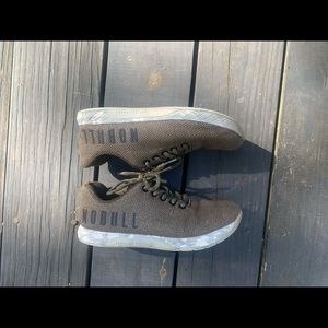 No Bull trainers size 6